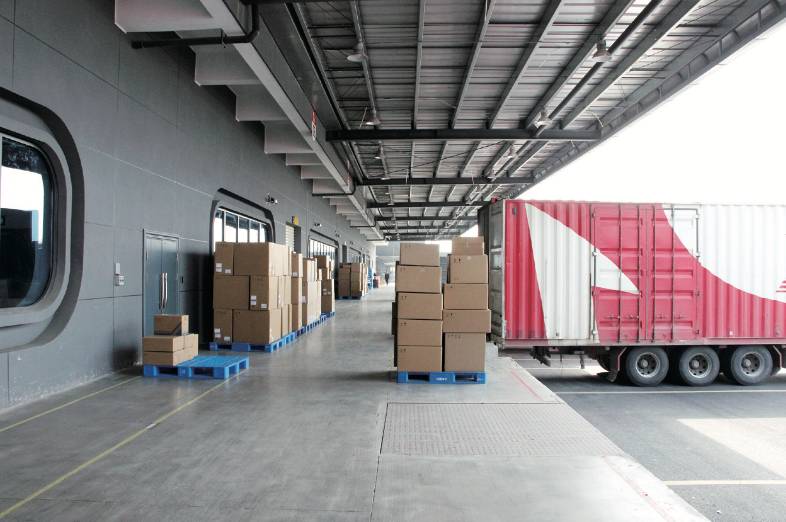 探秘海康威視桐廬基地 機器人智能倉儲系統(tǒng)如何助力工業(yè)智造升級